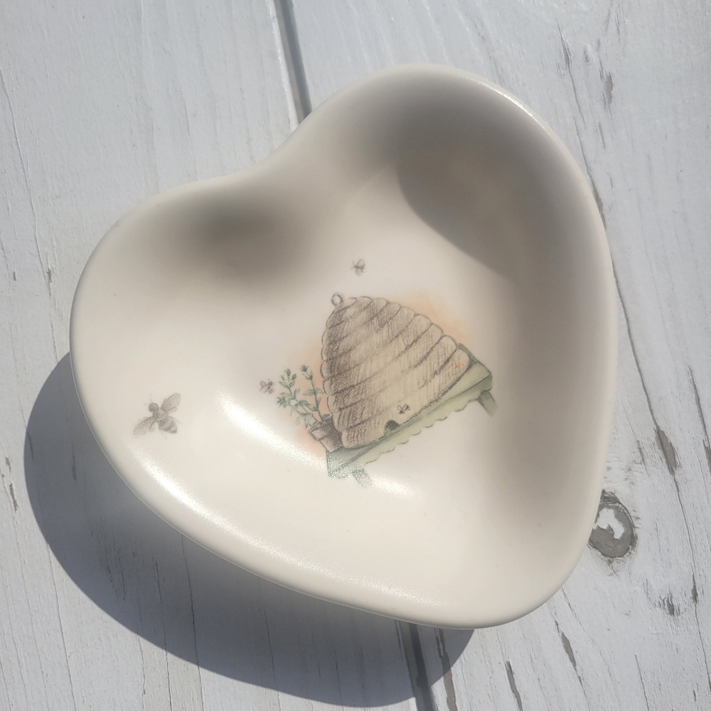 Pfaltzgraff Naturewood Heart-Shaped Dish Beehive Design ~ Trinket Dish ~ Cute!